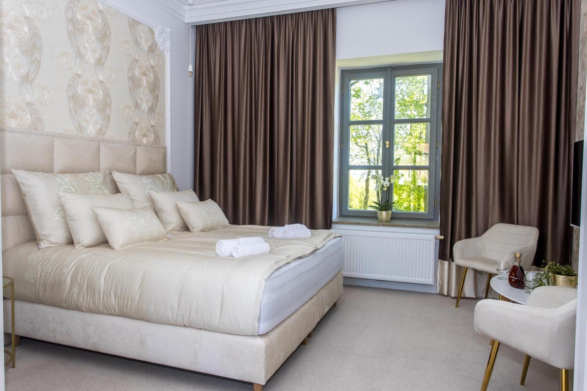 Zamek Kvasetice Hotel Хавличкув Брод Екстериор снимка