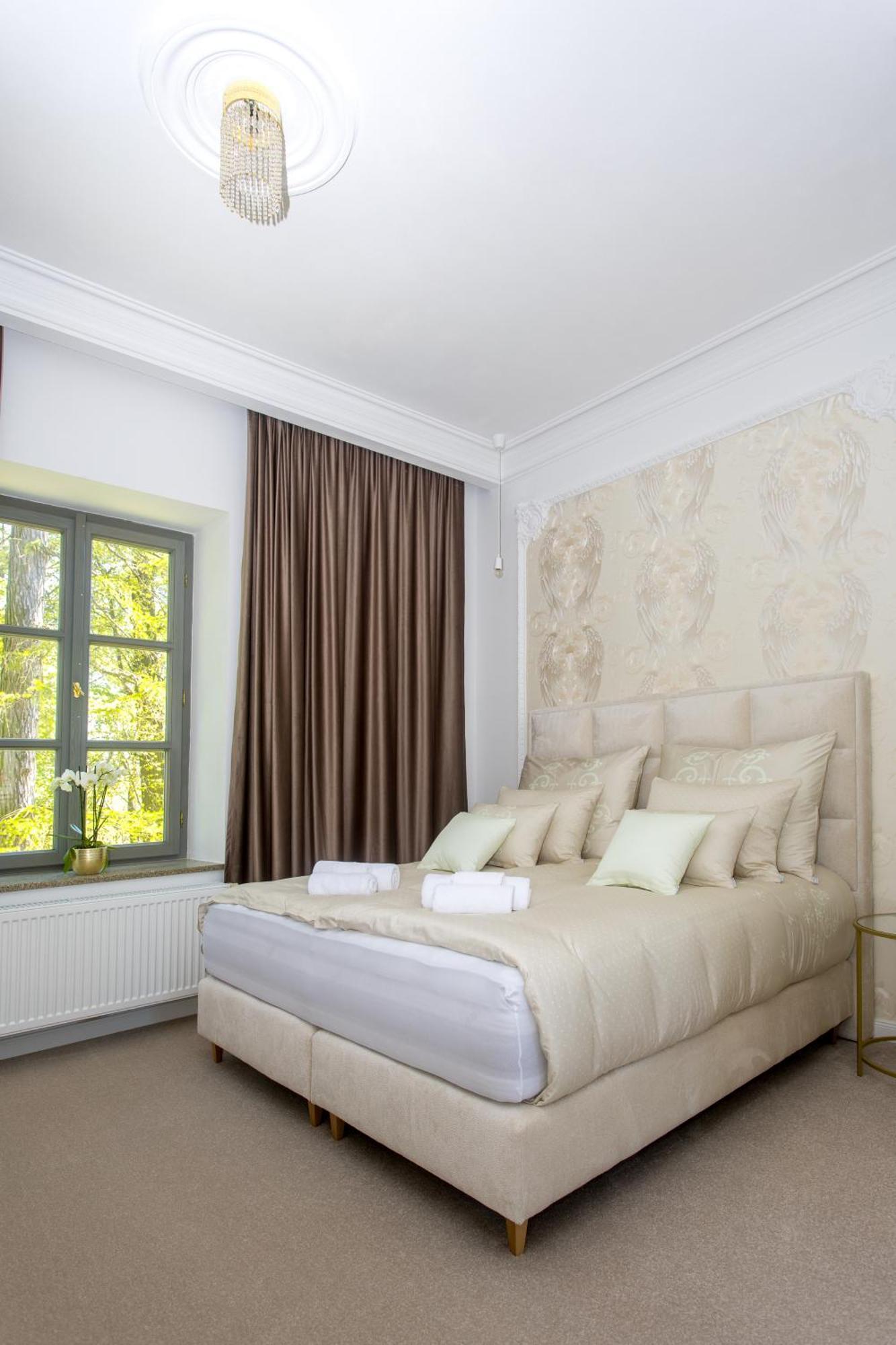Zamek Kvasetice Hotel Хавличкув Брод Екстериор снимка